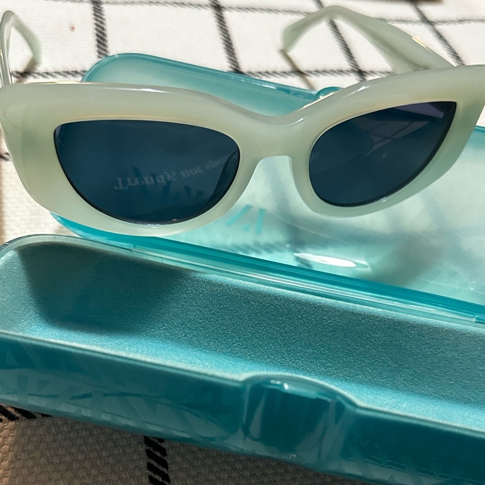Zenni Optical Womens White Framed Plastic Cat-eye Sunglasses w/ Plastic Case NEW